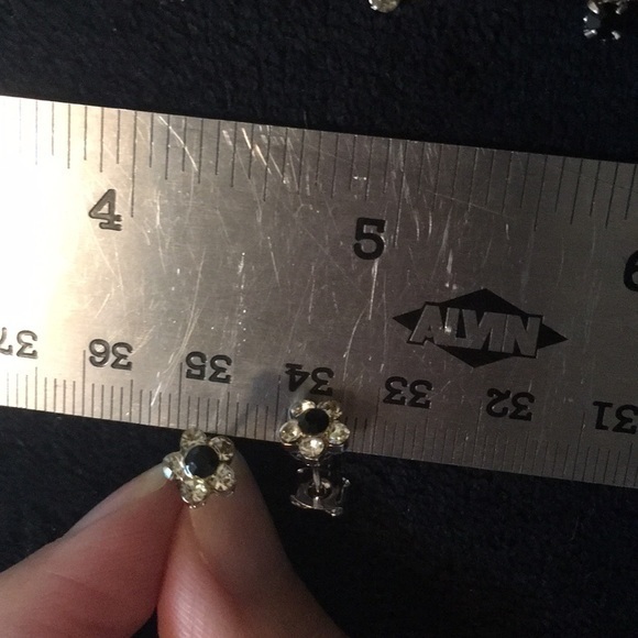 Crystal Flower Necklace Earrings Jewelry Set - Picture 8 of 16